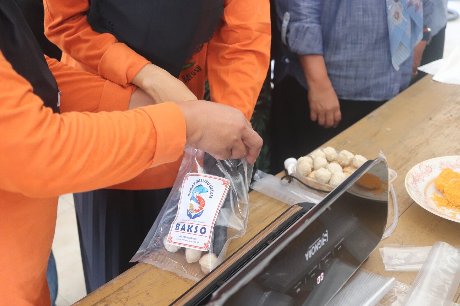 Pelatihan Desain Kemasan dan Produk Bersama Warga